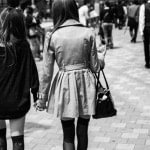 japonesas tomándose de las manos