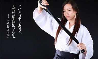 mujer karateka