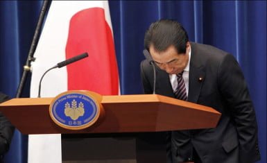 Primer Ministro de Japón pidiendo disculpas