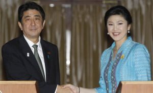 Shinzo Abe y Yingluck Shinawatra