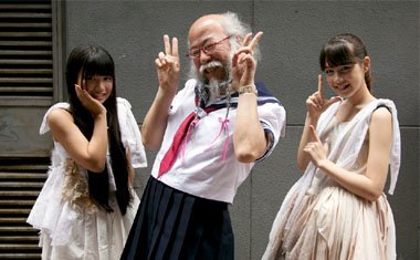 Fontanero ponerse nervioso módulo Hideaki Kobayashi, el hombre que se viste de colegiala | Conoce Japón