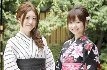 mujeres jóvenes con yukata 2