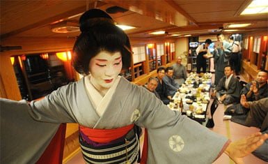 Eitaro, la única geisha hombre