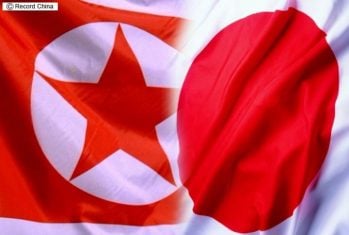 Banderas de Corea del Norte y de Japón
